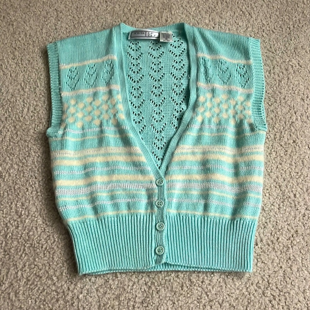 Sweater vest